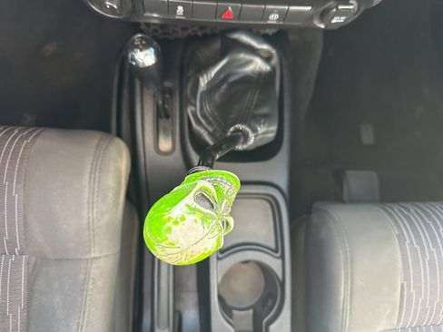 Used 2012 Jeep Wrangler Rubicon w/ PWR Convenience Group image 6