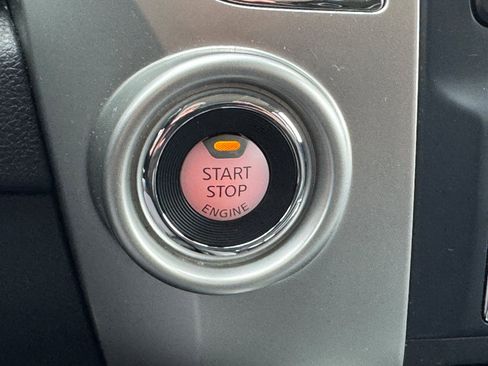 Used 2020 Nissan Titan SV w/ SV Convenience Package image 18