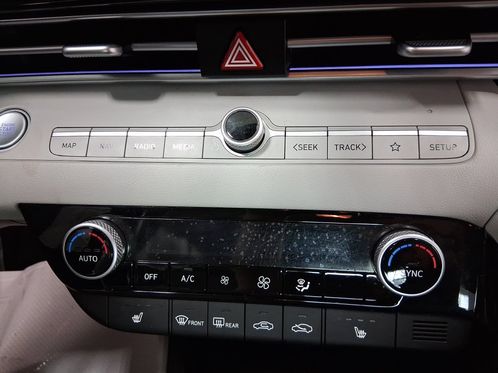 Used 2024 Hyundai Elantra Limited FWD image 48