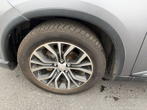 Used 2018 Mitsubishi Outlander SE AWD/4WD image 10