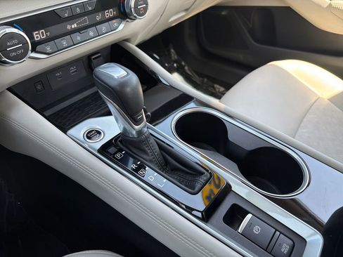 Used 2024 Nissan Altima 2.5 SL FWD image 27