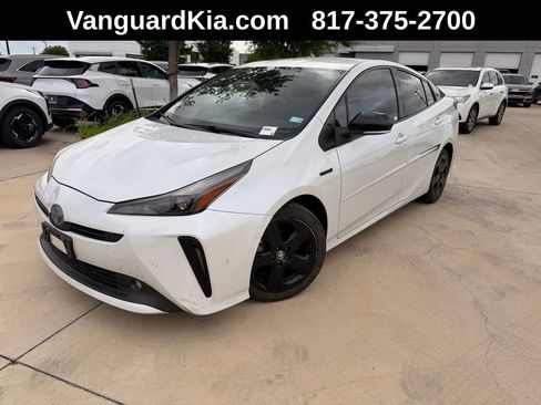 Used 2021 Toyota Prius LE image 1