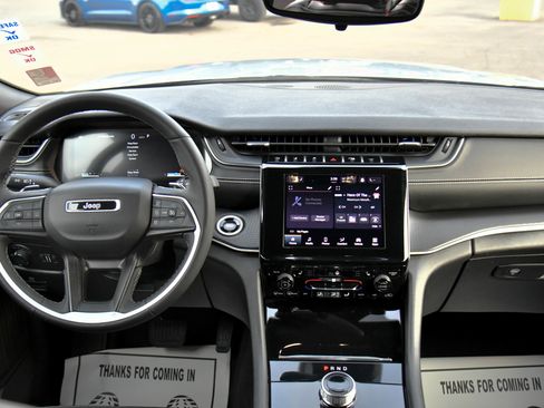 Used 2024 Jeep Grand Cherokee L Laredo image 41