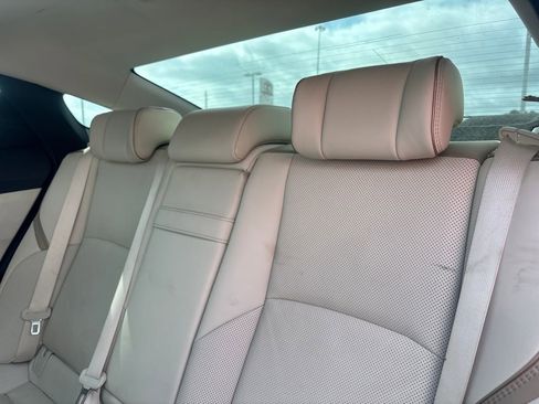 Used 2023 Toyota Crown Limited image 8