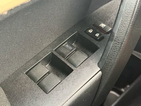 Used 2019 Toyota Corolla LE FWD image 26