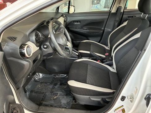 Used 2021 Nissan Versa SV image 11