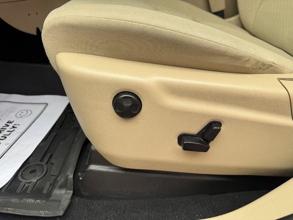 Used 2019 Jeep Grand Cherokee Laredo AWD/4WD image 14
