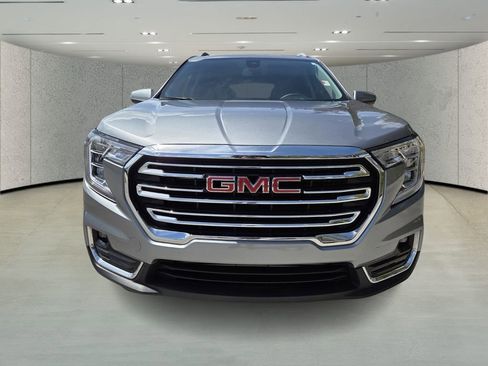 Used 2024 GMC Terrain SLT image 8