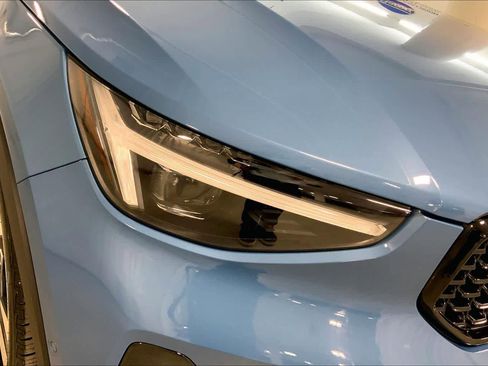 Used 2023 Volvo XC40 B5 Ultimate w/ Protection Package Premier image 28