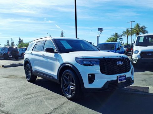 Certified 2025 Ford Explorer ST-Line w/ Premium Package AWD/4WD image 8