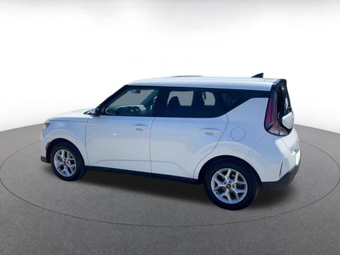 Used 2025 Kia Soul LX w/ LX Technology Package FWD image 10