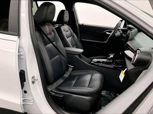 Used 2025 Chevrolet Trax RS w/ Driver Confidence Package FWD image 8