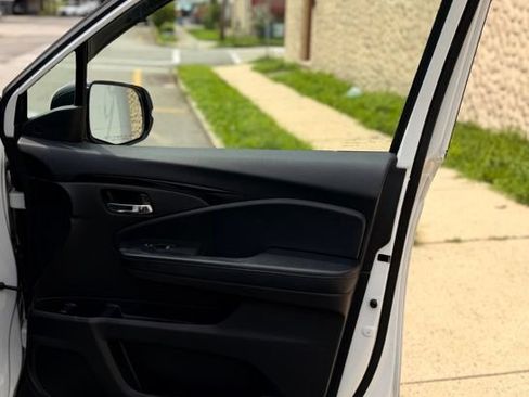 Used 2020 Honda Pilot Touring image 25