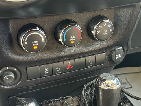 Used 2015 Jeep Wrangler Unlimited Sahara AWD/4WD image 23