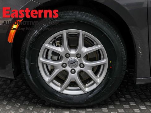 Used 2023 Chrysler Pacifica Touring-L FWD image 31