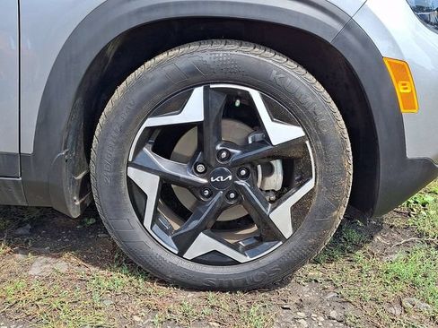 Certified 2025 Kia Seltos EX FWD image 8
