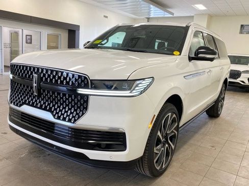 New 2026 Lincoln Navigator L Reserve AWD/4WD image 4