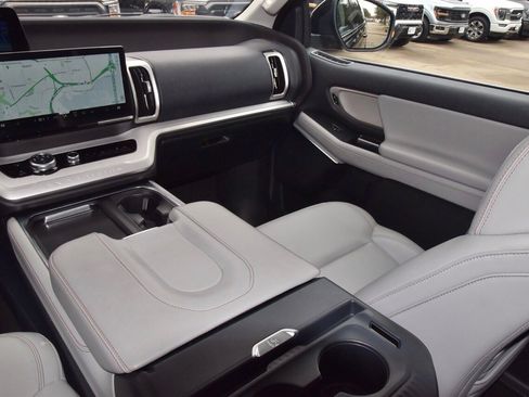 Certified 2025 Ford Expedition Active image 18