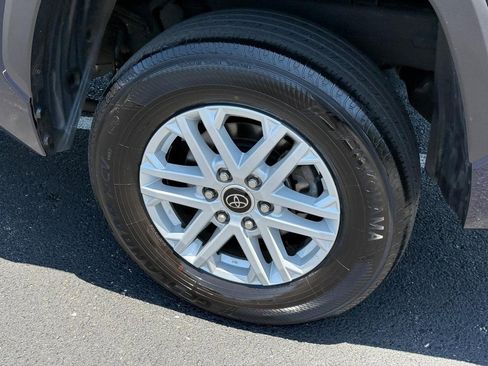 Used 2022 Toyota Tundra SR5 w/ SR5 Convenience Package image 8