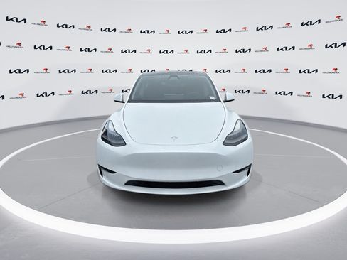 Used 2024 Tesla Model Y Long Range RWD image 3