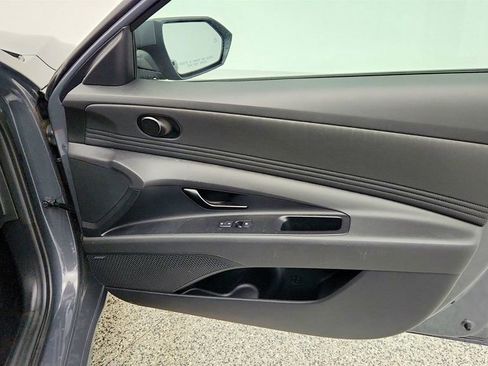 Used 2024 Hyundai Elantra Limited image 25