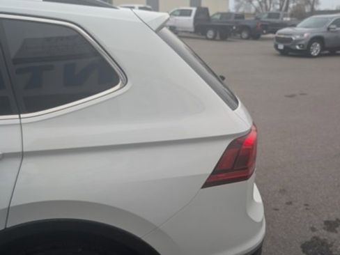 Used 2018 Volkswagen Tiguan SE w/ 3rd Row Seat Package image 6