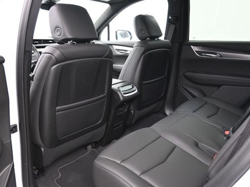 New 2025 Cadillac XT6 Luxury image 10