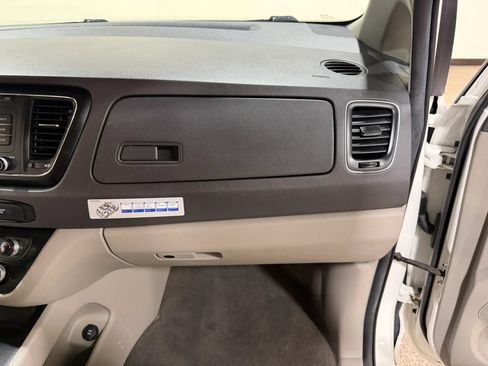 Used 2016 Kia Sedona LX FWD image 30