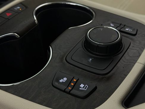 Used 2023 GMC Acadia Denali image 21