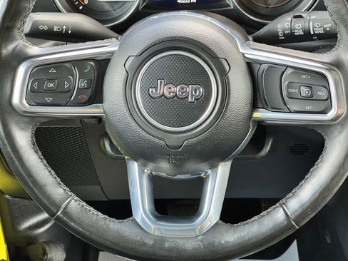 Used 2023 Jeep Wrangler Unlimited Sahara AWD/4WD image 15
