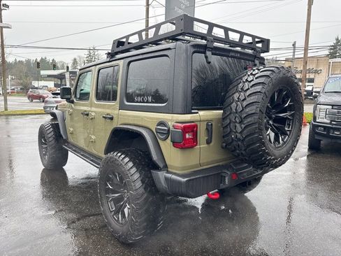 Used 2025 Jeep Wrangler Unlimited Rubicon AWD/4WD image 5