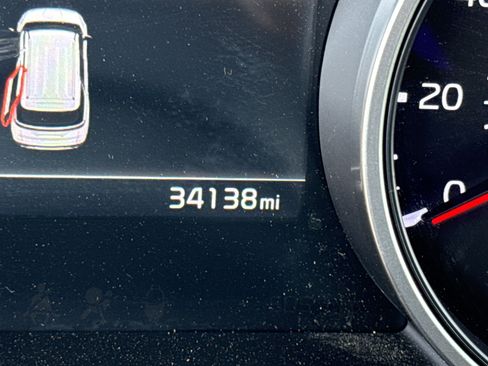 Used 2024 Kia Carnival LX image 13