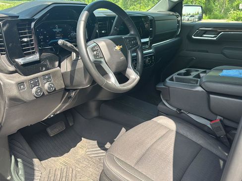 Used 2023 Chevrolet Silverado 1500 LT w/ Z71 Off-Road Package AWD/4WD image 11