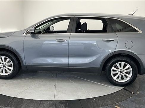 Used 2020 Kia Sorento AWD V6 image 4