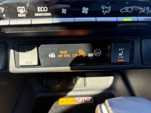 Used 2023 Toyota RAV4 XSE AWD/4WD image 19