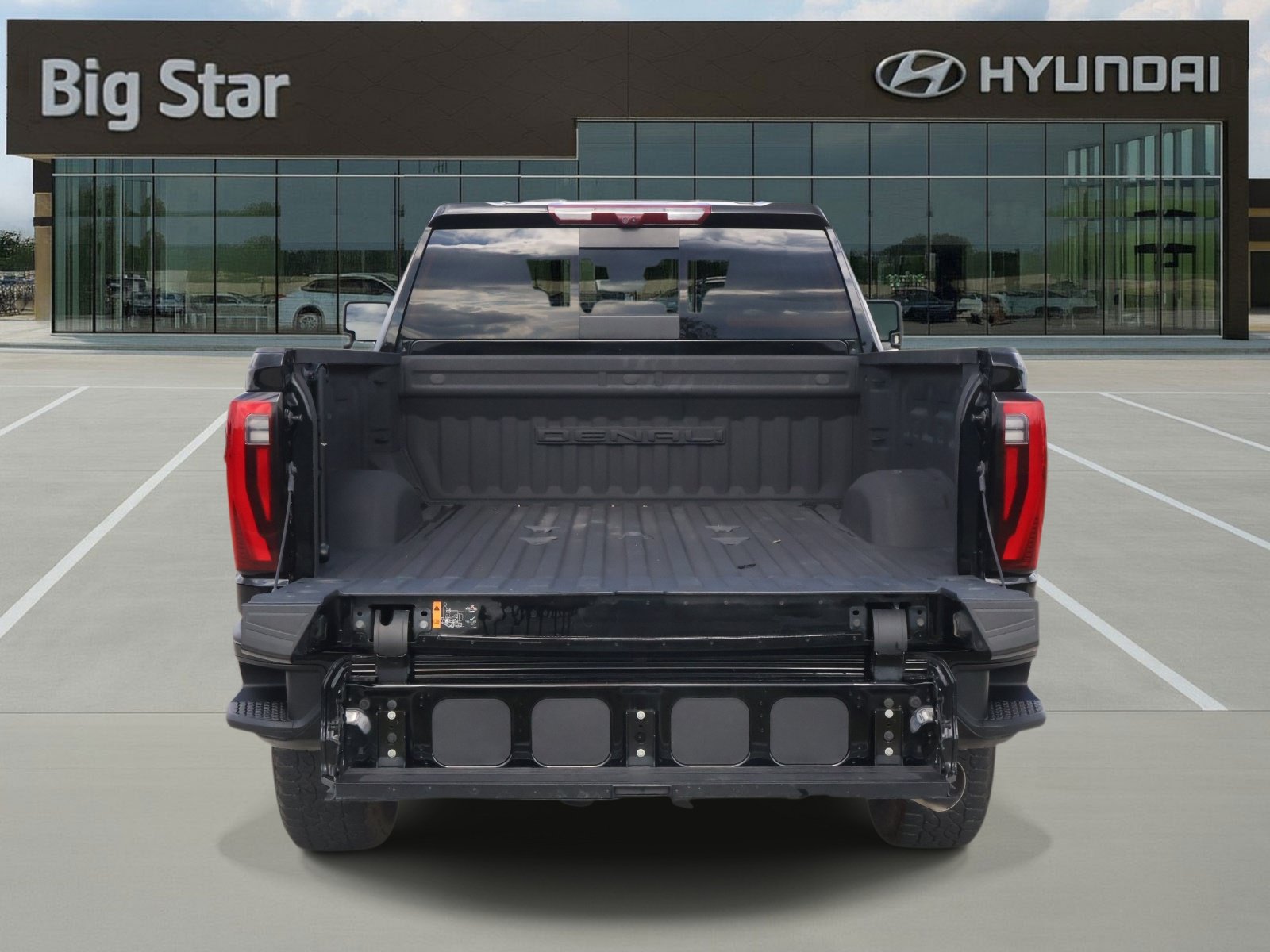 Used 2024 GMC Sierra 2500 Denali w/ Denali Reserve Package AWD/4WD image 8