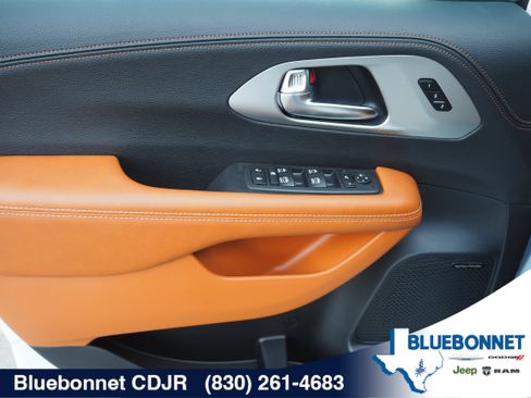 New 2026 Chrysler Pacifica Pinnacle FWD image 29