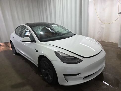 Used 2023 Tesla Model 3 Standard Range RWD image 3