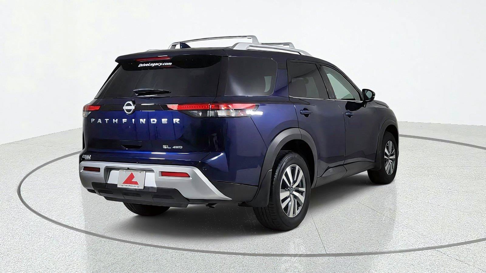 Used 2025 Nissan Pathfinder SL AWD/4WD image 6