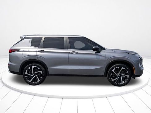 Used 2022 Mitsubishi Outlander SE FWD image 2
