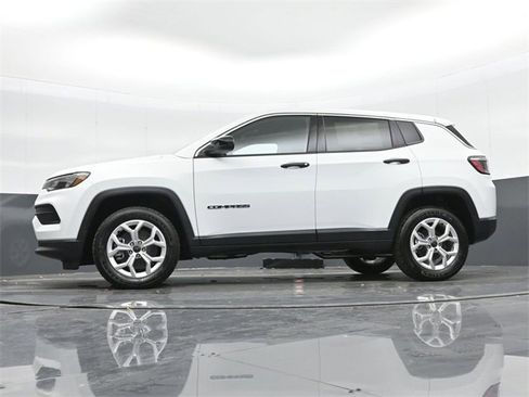 Used 2025 Jeep Compass Sport image 43
