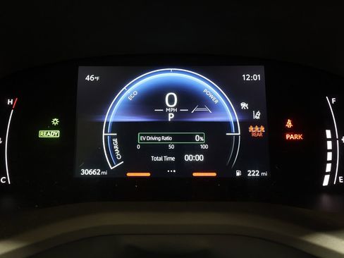 Used 2025 Toyota Camry SE image 11