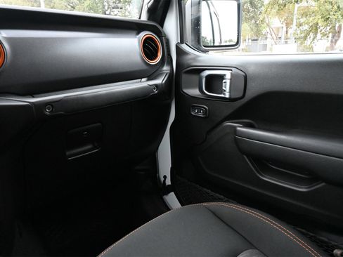 Used 2023 Jeep Gladiator Mojave image 8