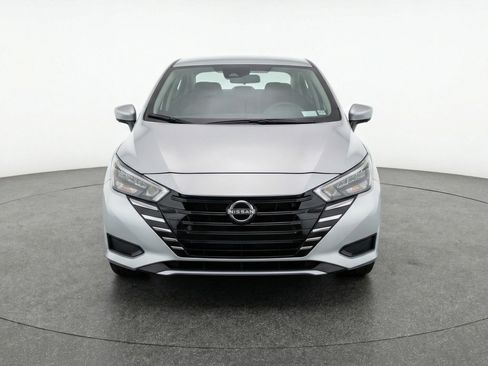 Used 2025 Nissan Versa SV image 2