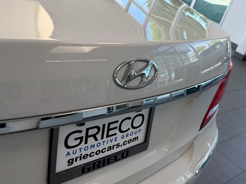Used 2012 Hyundai Equus Signature RWD image 15