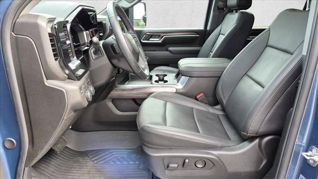Used 2025 Chevrolet Silverado 2500 LTZ w/ LTZ Convenience Package AWD/4WD image 17