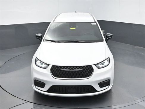 New 2026 Chrysler Pacifica Select image 32