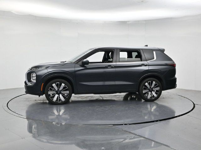 Used 2025 Mitsubishi Outlander SE FWD image 6