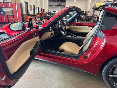 Used 2019 MAZDA MX-5 Miata RF Grand Touring w/ Interior Package image 64