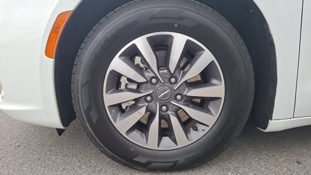 Used 2023 Chrysler Pacifica Limited FWD image 26